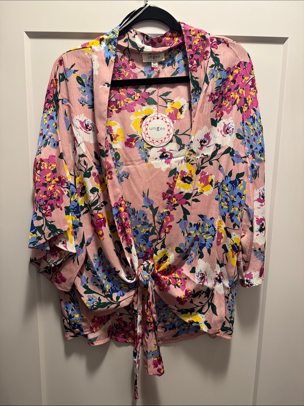 🆕 Beautiful Umgee Pink Flowy Floral Kimono Wrap Top. M/L. NWT!🌺🌸